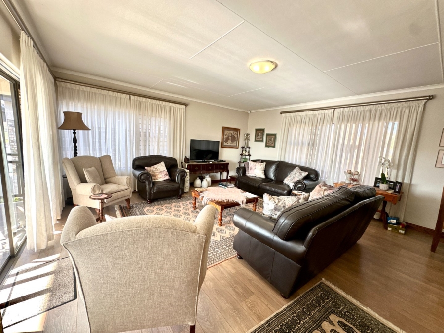 4 Bedroom Property for Sale in Fraaiuitsig Western Cape